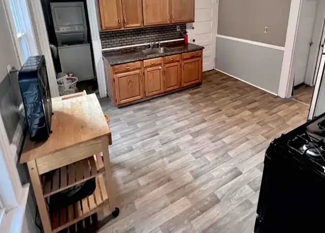 Property at 208-210 Fairview Ave Unit 2, Bridgeport, CT, 06606, 3 beds, 1 bath, [object Object]
