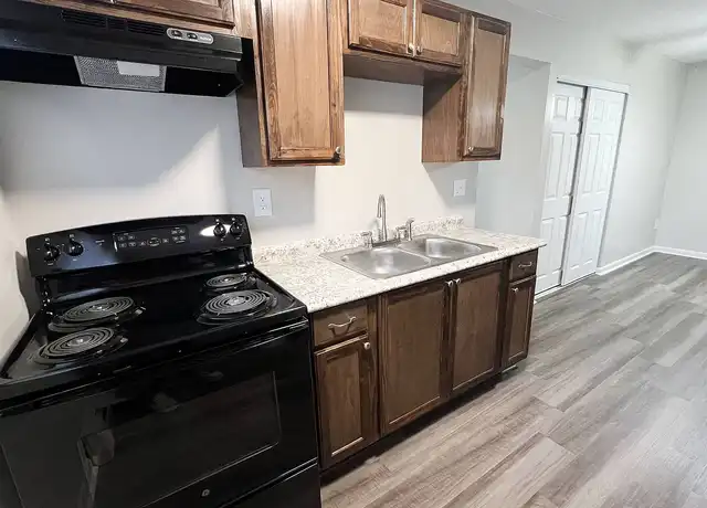 Property at Crown Court Apartments - 7255 Turfway Rd, Florence, KY, 41042, 2 beds, 1 bath, [object Object]