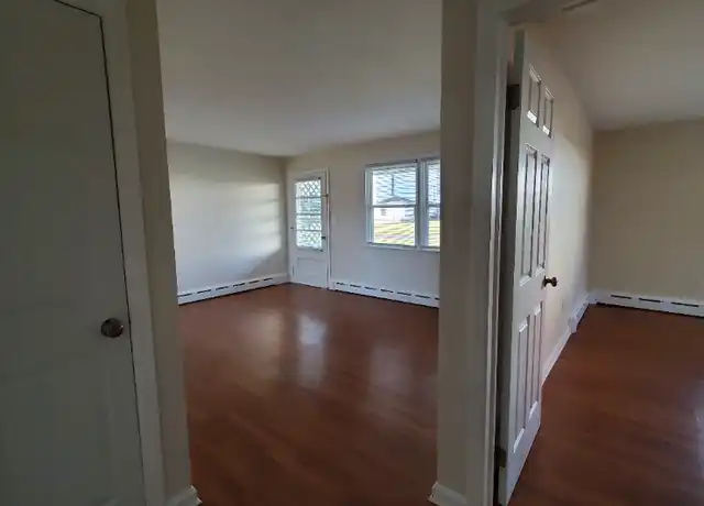 Property at 24 Beaver Ave Unit 4, Annandale, NJ, 08801, 2 beds, 1 bath, [object Object]