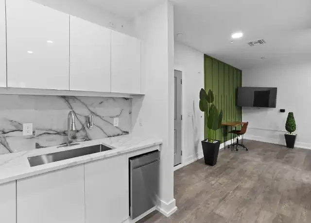 Property at 935 S Howard Ave, Tampa, FL, 33606, 1 bed, 1 bath, [object Object]