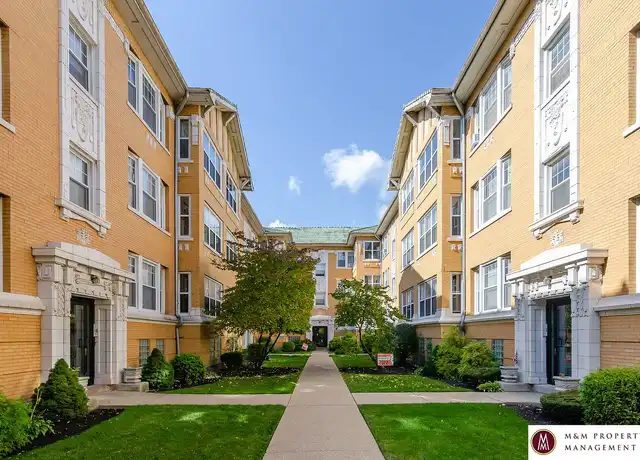 Property at 440 Austin - 440 N Austin Blvd, Oak Park, IL, 60302, 2 beds, 1 bath, [object Object]