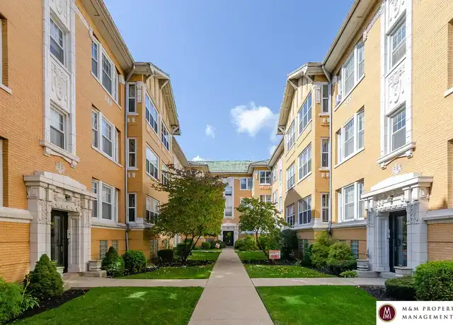 Property at 440 Austin - 440 N Austin Blvd, Oak Park, IL, 60302, 2 beds, 1 bath, [object Object]