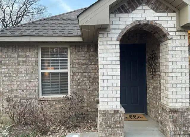 Property at 2881 Oakview Rd, Fort Smith, AR, 72908, 1 bed, 2 baths, [object Object]