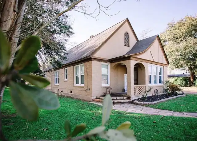 Property at 2002 Milam St, Columbus, TX, 78934, 3 beds, 2 baths, [object Object]