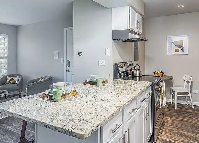 Photo of 896 Benedetti Dr, Naperville, IL 60563