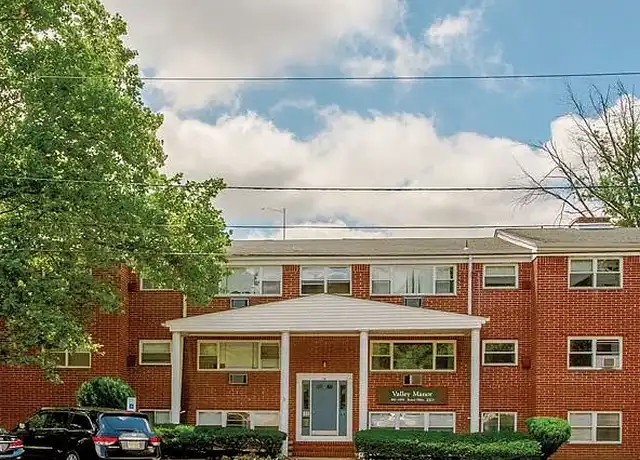 Property at Valley Manor Apartments - 131 Marina Dr, Edison, NJ, 08817, 0-2 beds, 1 bath, [object Object]