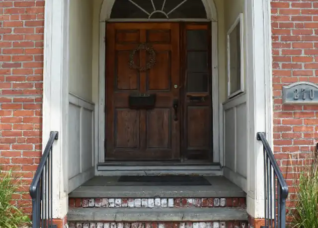 Property at 270 Pleasant St Unit 2nd Floor, Northampton, MA, 01060, 3 beds, 1.5 baths, [object Object]