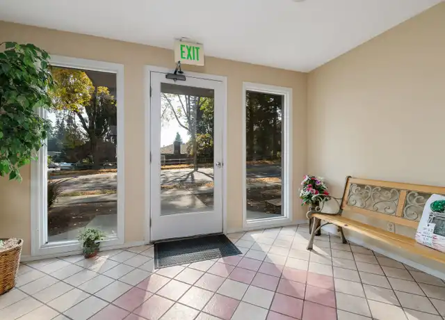 Property at 1038 NE 125th St Unit 6, Seattle, WA, 98125, 1 bed, 1 bath, [object Object]
