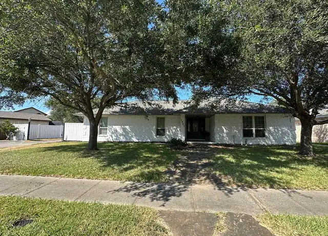Property at 1905 Oak Ridge Dr, Portland, TX, 78374, 4 beds, 2 baths, [object Object]