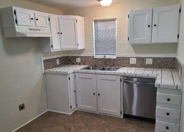 Property at 101 E 2nd St, Skiatook, OK, 74070, 2 beds, 1 bath, [object Object]