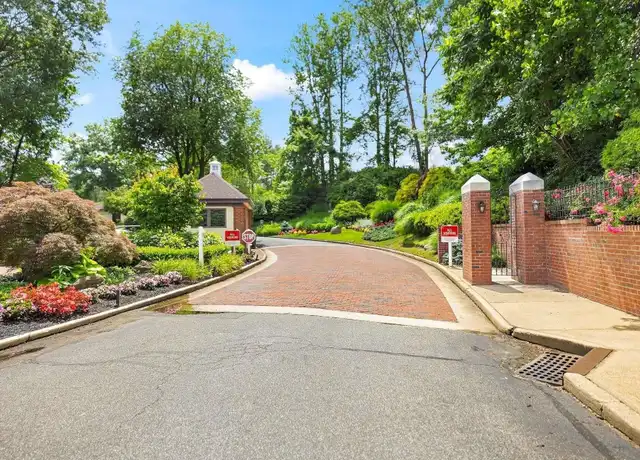 Property at 218 Gosling Hill Dr, Manhasset, NY, 11030, 3 beds, 3 baths, [object Object]