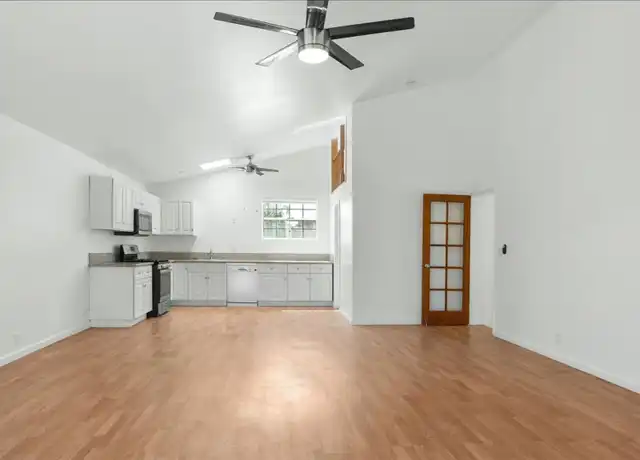Property at 107 S Aviation Blvd Unit BACK, Manhattan Beach, CA, 90266, 3 beds, 2.5 baths, [object Object]