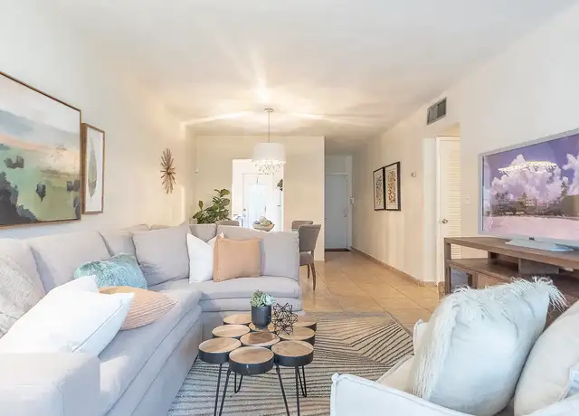 Photo of 4401 NW 10th Ct, Plantation, FL 33313