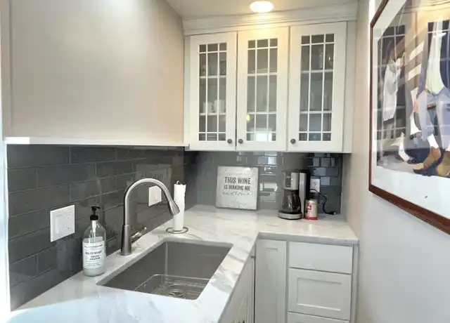 Property at 25 Mechanic St Unit 2, Marblehead, MA, 01945, 3 beds, 2 baths, [object Object]
