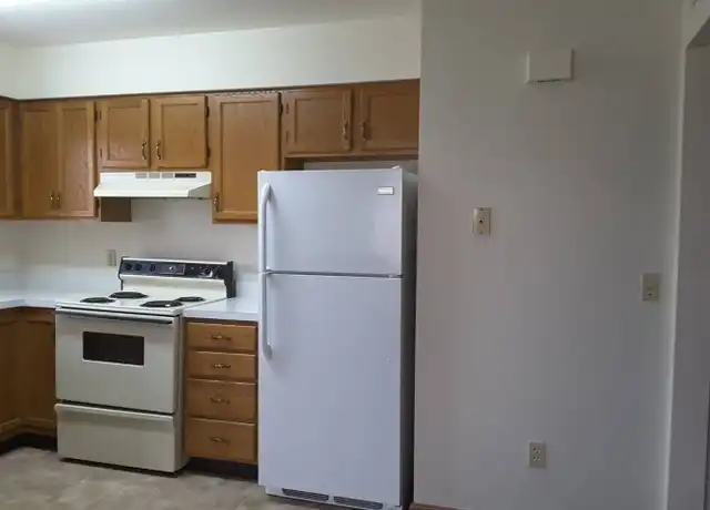 Property at 203 Stonewall Ct Apt 2, Nappanee, IN, 46550, 2 beds, 1 bath, [object Object]