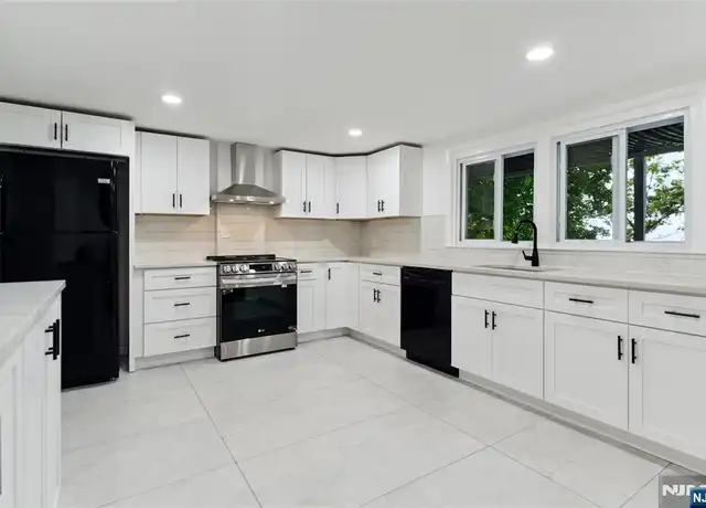 Property at 79 New Jersey 5 Unit 5, Edgewater, NJ, 07020, 2 beds, 1 bath, [object Object]