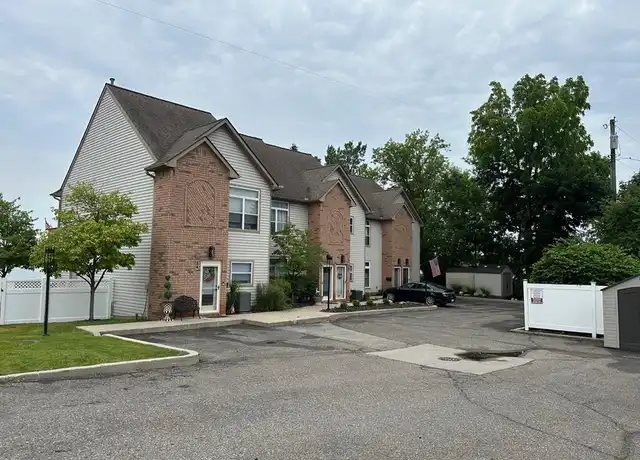 Property at 40 Park Island Dr Unit 4, Lake Orion, MI, 48362, 2 beds, 2 baths, [object Object]