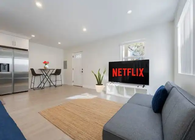 Property at 2239 N Niagara St Unit 101, Burbank, CA, 91504, 1 bed, 1 bath, [object Object]