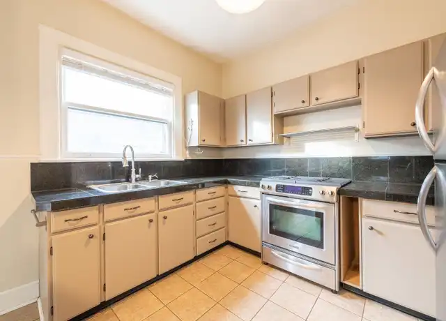 Property at 731 SW King Ave #18, Portland, OR, 97205, 2 beds, 1 bath, [object Object]