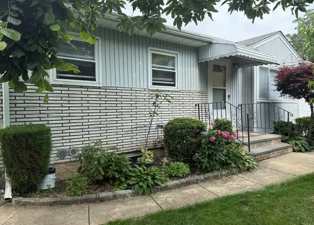 Property at 11 Holle Pl Unit 1, Carle Place, NY, 11514, 3 beds, 1 bath, [object Object]