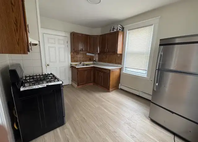 Property at 26 Hanover St Unit 2, Lynn, MA, 01902, 2 beds, 1 bath, [object Object]