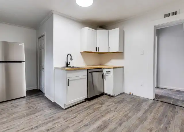 Property at 955 E Warrington Ave Apt 2, Pittsburgh, PA, 15210, 1 bed, 1 bath, [object Object]