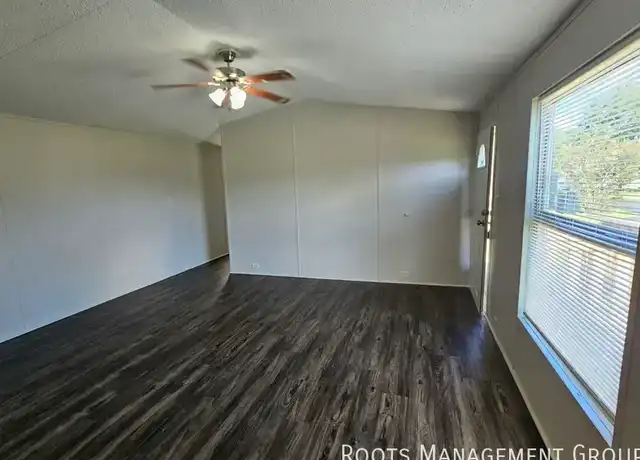 Property at 2710 W Oakridge Dr Unit 98, Albany, GA, 31721, 3 beds, 2 baths, [object Object]