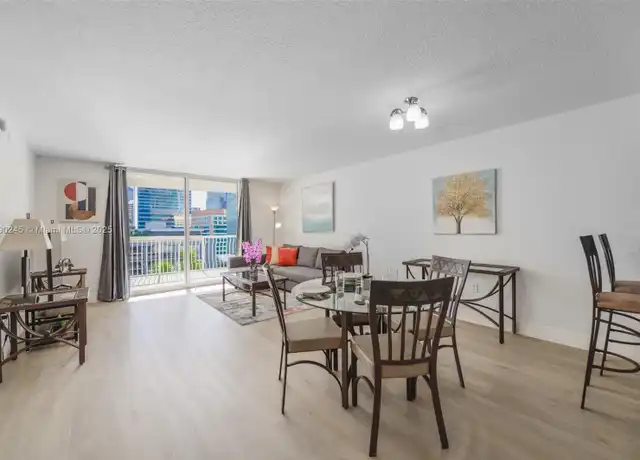 Property at 1200 Brickell Bay Dr #1517, Miami, FL, 33131, 1 bed, 1 bath, [object Object]