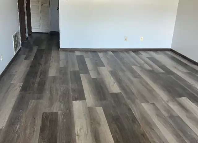 Property at 639 E 10th St Unit 203, York, NE, 68467, 2 beds, 1 bath, [object Object]