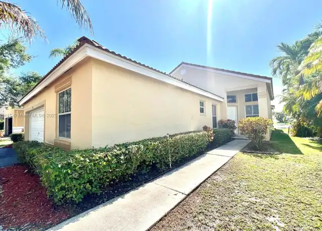 Property at 808 Stanton Dr, Weston, FL, 33326, 3 beds, 2 baths, [object Object]