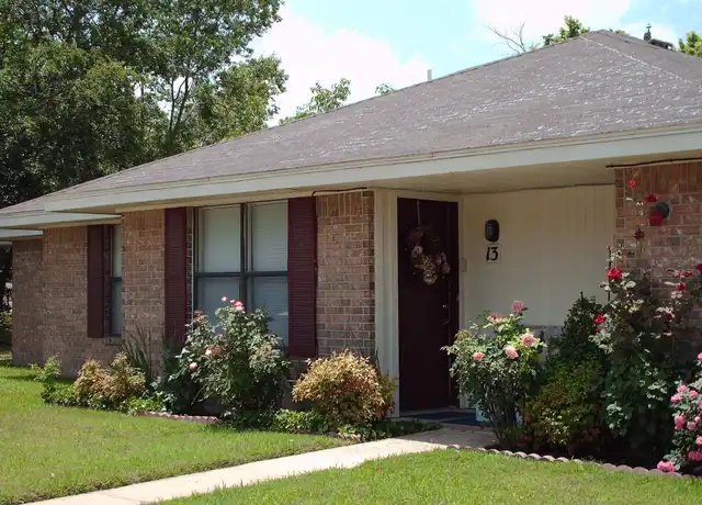Property at 300 E Elm St Unit 102, Edgewood, TX, 75117, 2 beds, 1 bath, [object Object]