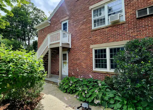 Property at 192 Park St #4, New Canaan, CT, 06840, 2 beds, 1 bath, [object Object]