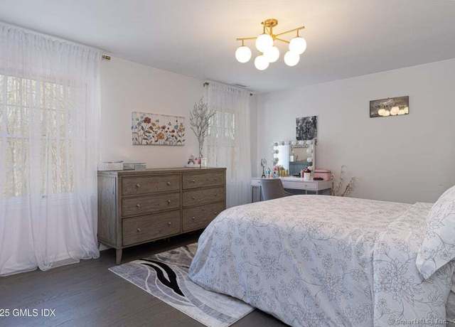 Photo of 27 Stepping Stone Ln, Greenwich, CT 06830