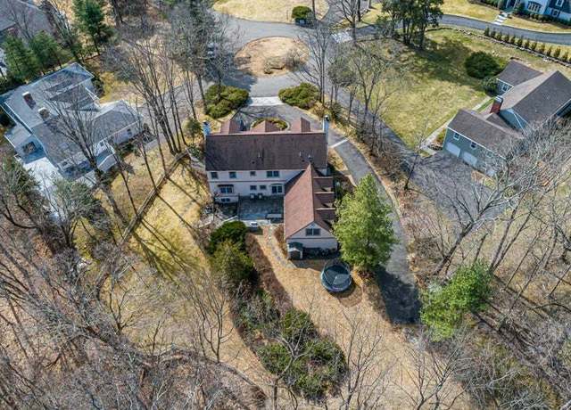 Photo of 27 Stepping Stone Ln, Greenwich, CT 06830