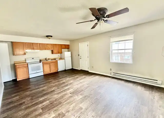 Property at 708 Douglas St Unit 2, Bloomington, IL, 61701, 1 bed, 1 bath, [object Object]