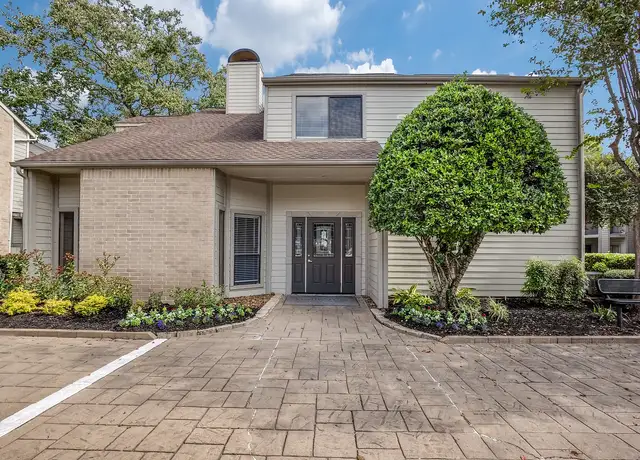 Photo of 1111 Golfview Dr, Richmond, TX 77469