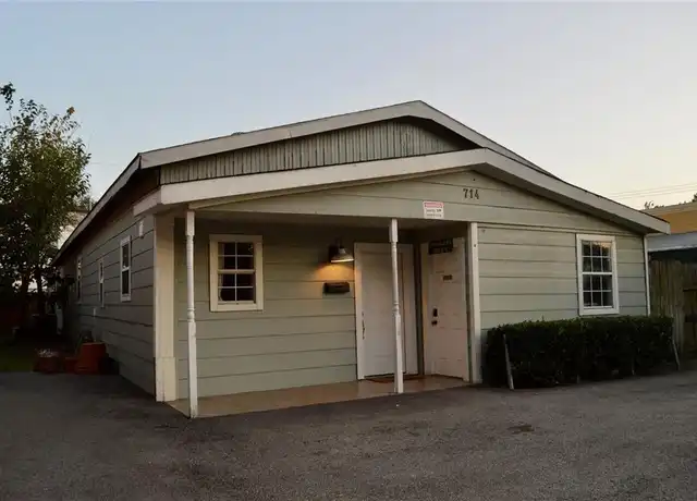 Property at 714 E 11th St, Houston, TX, 77008, 4 beds, 2 baths, [object Object]