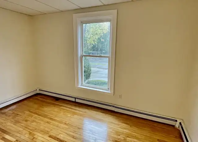 Property at 65 West St Unit 2, Worcester, MA, 01609, 1 bed, 1 bath, [object Object]