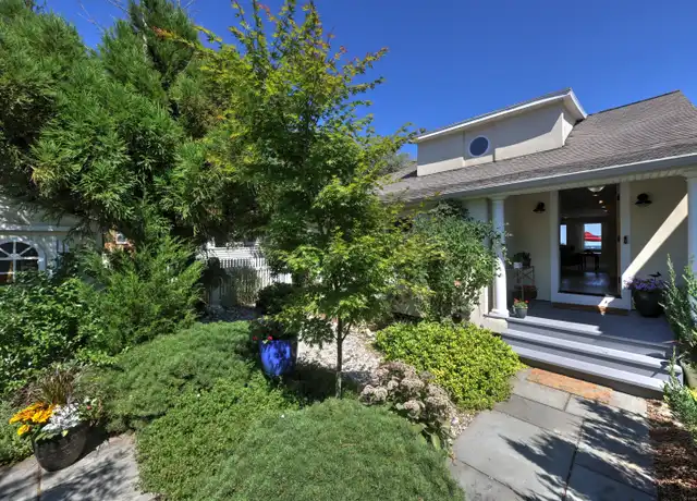 Property at 61 Milford Point Rd, Milford, CT, 06460, 2 beds, 2 baths, [object Object]