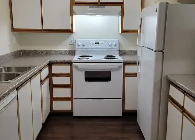 Property at Cloverdale Apartments - 885 Oakdale Ave, Springfield, OR, 97477, 2 beds, 1 bath, [object Object]