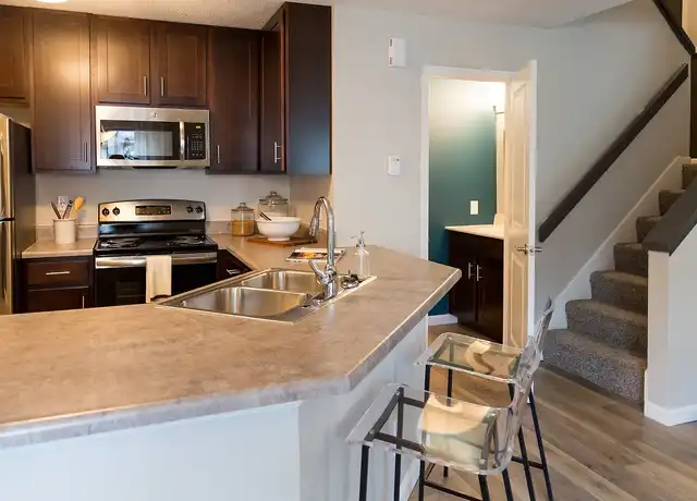 Property at Metro on 5th - 901 Time Centre Dr, Saint Charles, MO, 63303, 1-3 bed, 1-2.5 bath, [object Object]