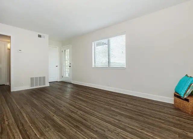 Property at Ashton at Harding - 4700 Humber Dr, Nashville, TN, 37211, 0-1 beds, 1 bath, [object Object]