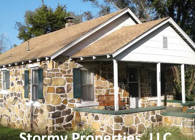 Property at 2853 W Olive St, Springfield, MO, 65802, 2 beds, 1 bath, [object Object]