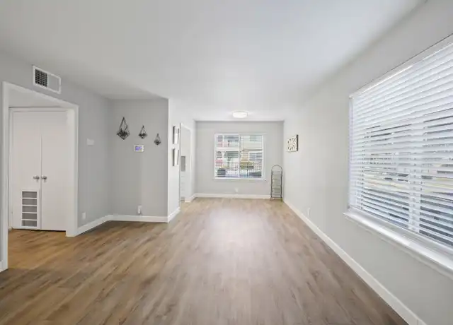 Property at 1323 E 41st Pl Unit 95, Tulsa, OK, 74105, 1 bed, 1 bath, [object Object]