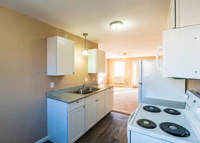 Property at 315 E 4th St Unit Q, Sedalia, MO, 65301, 1 bed, 1 bath, [object Object]