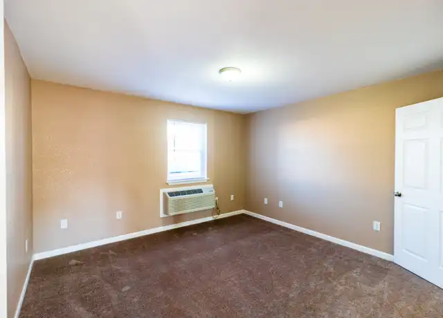 Property at 315 E 4th St Unit Q, Sedalia, MO, 65301, 1 bed, 1 bath, [object Object]
