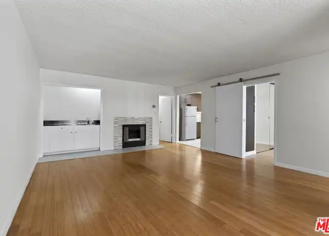 Property at 1033 6th St Apt 203, Santa Monica, CA, 90403, 3 beds, 2 baths, [object Object]