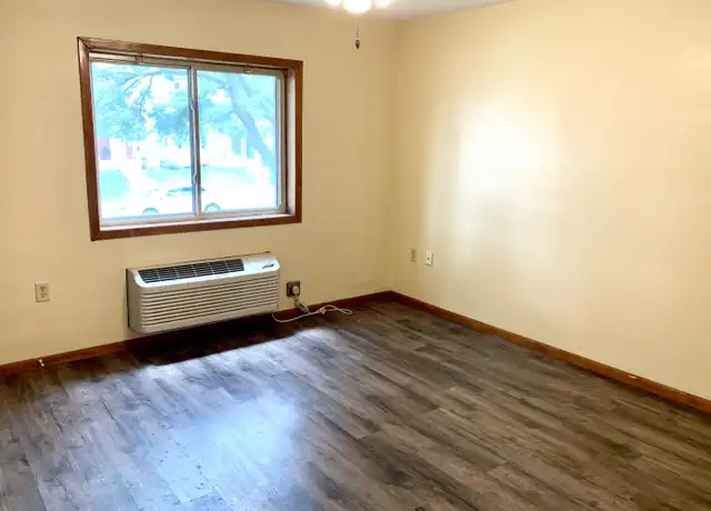 Property at 814 3rd Ave SW Unit 3, Cedar Rapids, IA, 52404, 1 bed, 1 bath, [object Object]