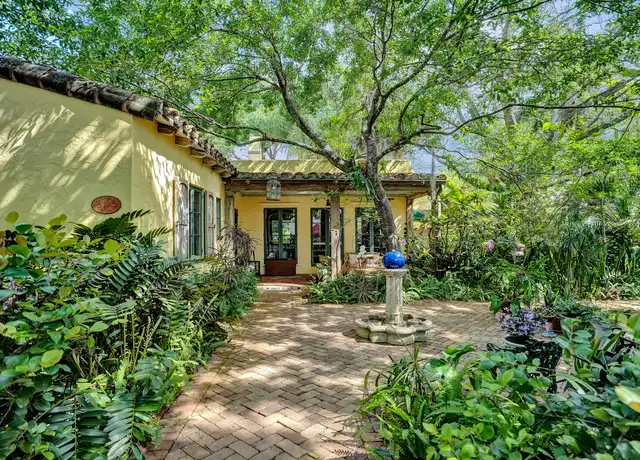 Property at 825 Alamanda St, Boca Raton, FL, 33486, 2 beds, 2 baths, [object Object]