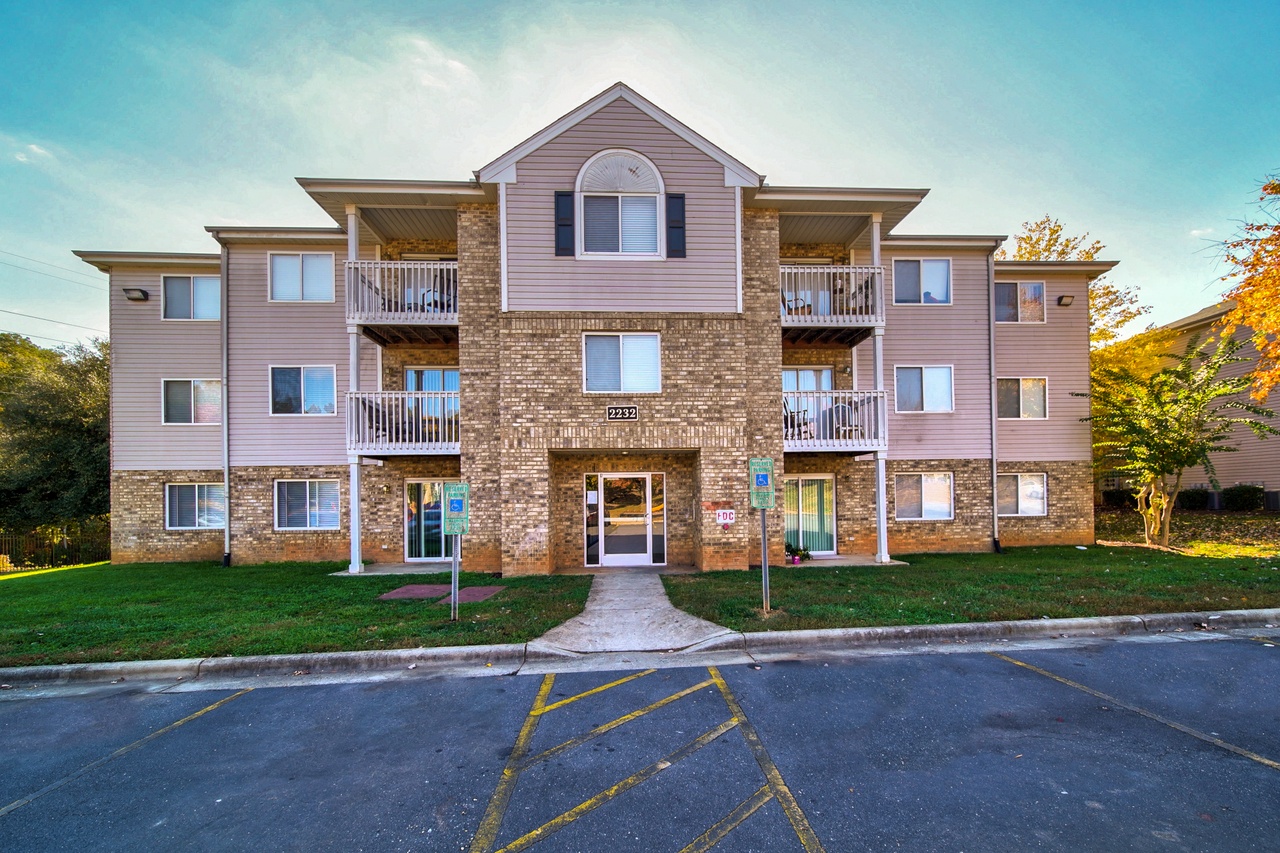 The Landings Apartment Homes 2248 Hudson Landings Dr, Gastonia, NC